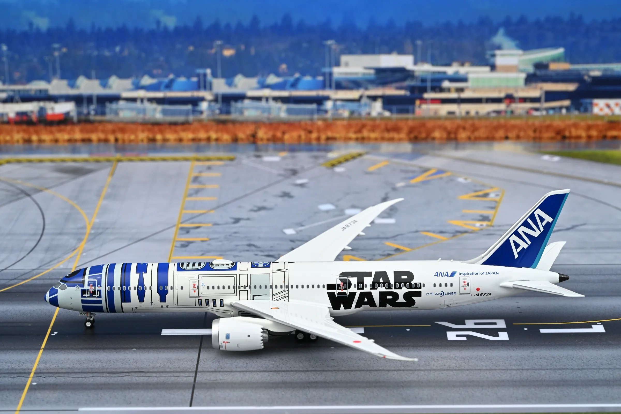 1:400 scale model of ANA's R2-D2 Star Wars Boeing 787 on the home runway