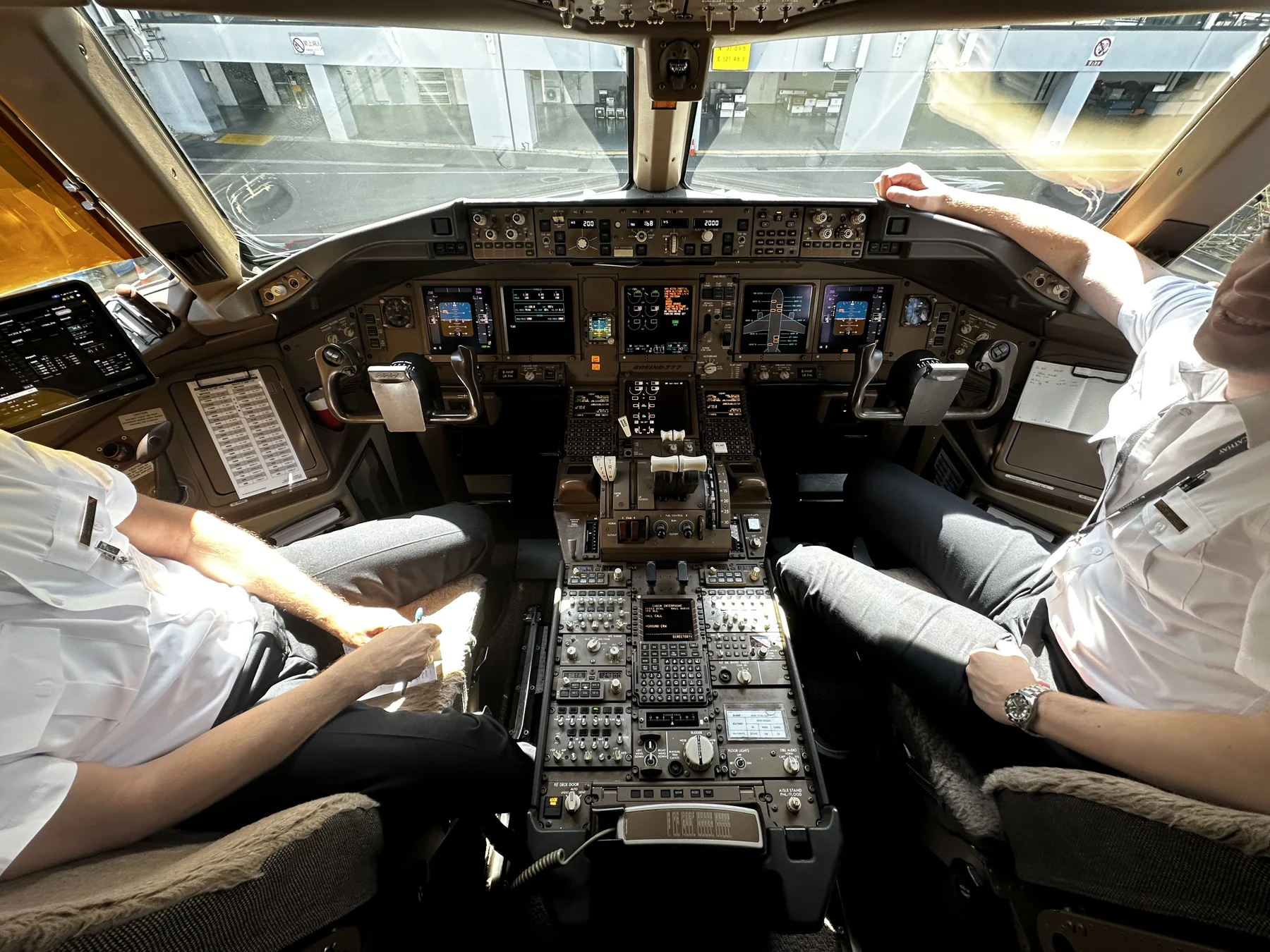 Boeing 777-300 flight deck viewed between the pilots' seats